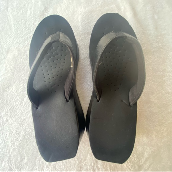 Volatile black wedge flip flops size 9 - Picture 5 of 6